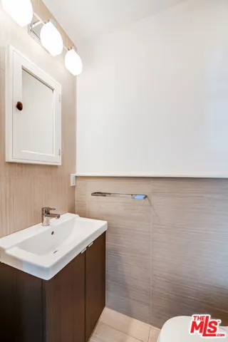 7722 Clinton Street, Los Angeles, California 90036