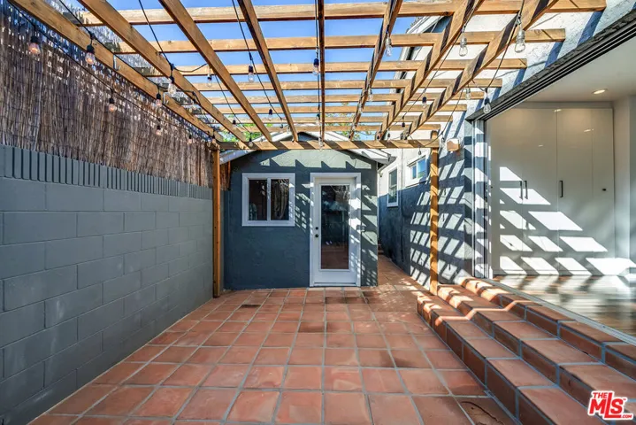 7722 Clinton Street, Los Angeles, California 90036
