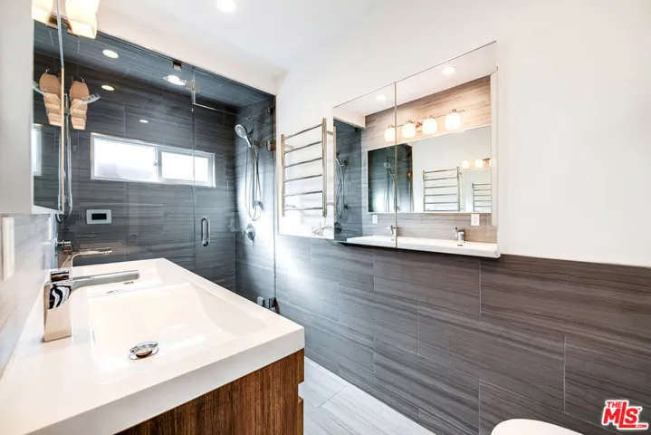7722 Clinton Street, Los Angeles, California 90036