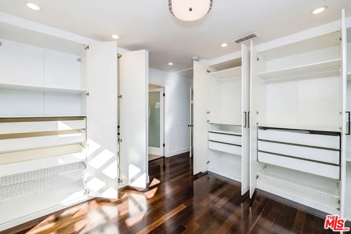 7722 Clinton Street, Los Angeles, California 90036