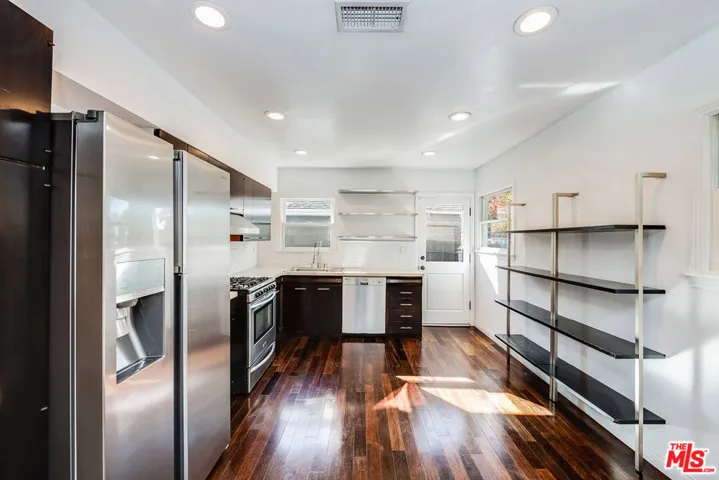 7722 Clinton Street, Los Angeles, California 90036