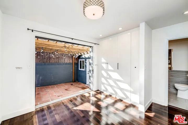 7722 Clinton Street, Los Angeles, California 90036