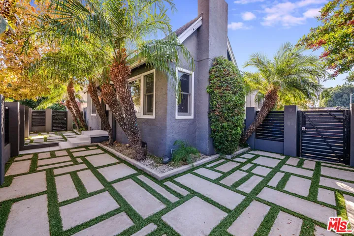 7722 Clinton Street, Los Angeles, California 90036