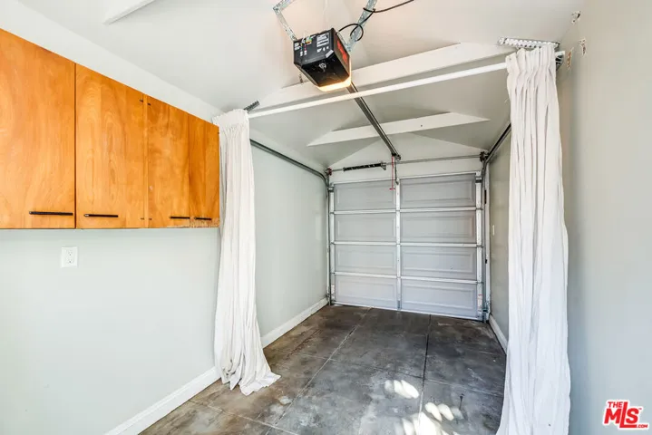 7722 Clinton Street, Los Angeles, California 90036