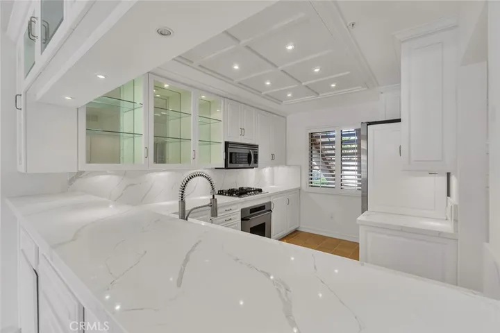 172 Villa Point Drive, Newport Beach, California 92660