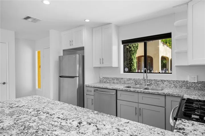 621 E Lomita Avenue A, Glendale, California 91205