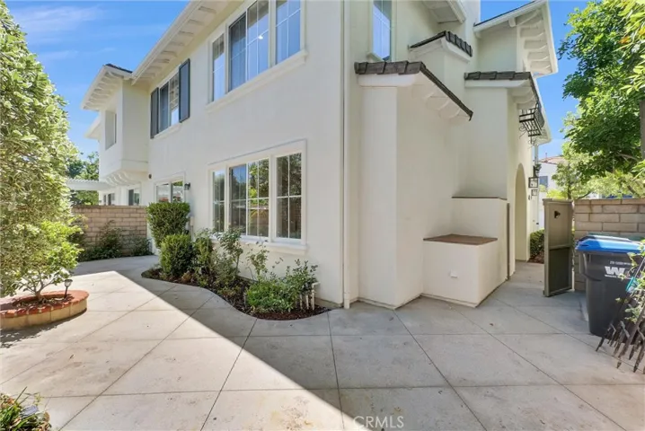 413 Knoll Lake, Mission Viejo, California 92692
