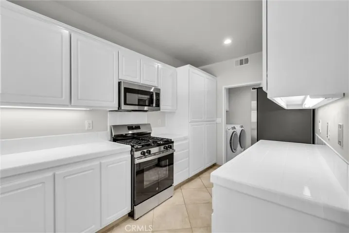 413 Knoll Lake, Mission Viejo, California 92692
