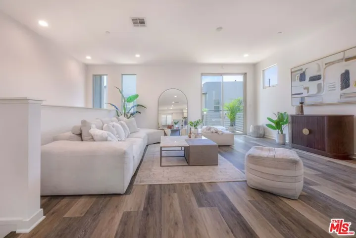 19508 Empire Lane, Northridge, California 91324