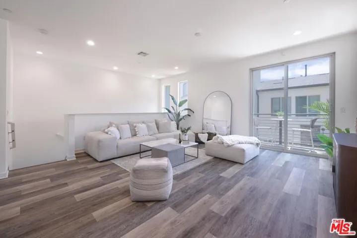 19508 Empire Lane, Northridge, California 91324