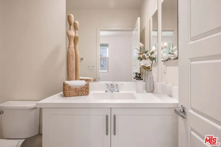 19508 Empire Lane, Northridge, California 91324