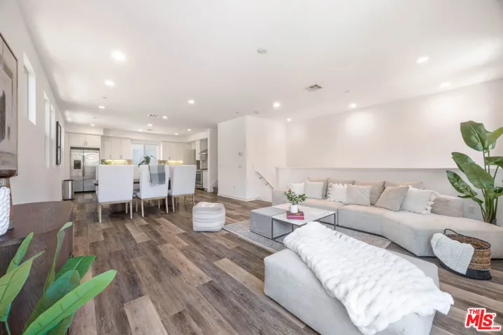 19508 Empire Lane, Northridge, California 91324