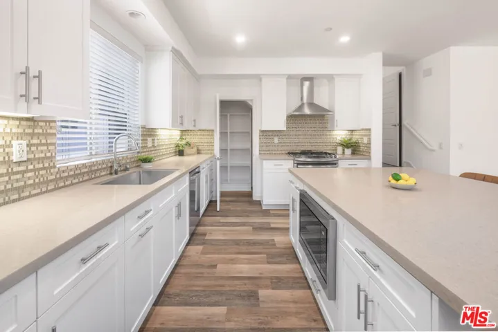 19508 Empire Lane, Northridge, California 91324