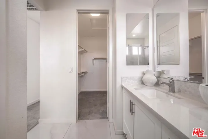 19508 Empire Lane, Northridge, California 91324