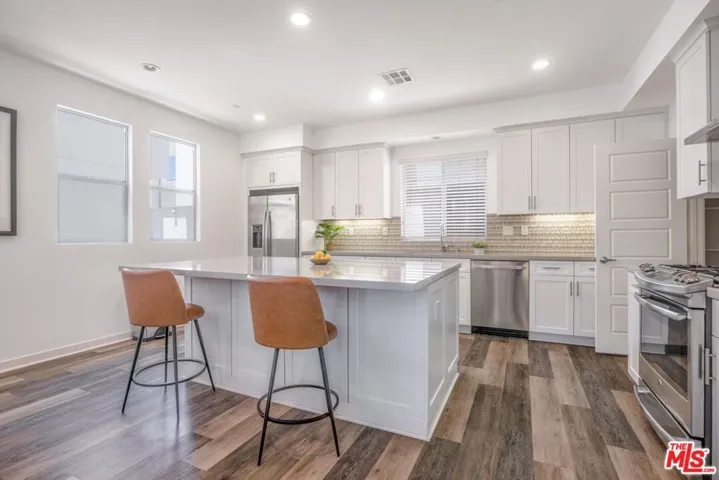 19508 Empire Lane, Northridge, California 91324