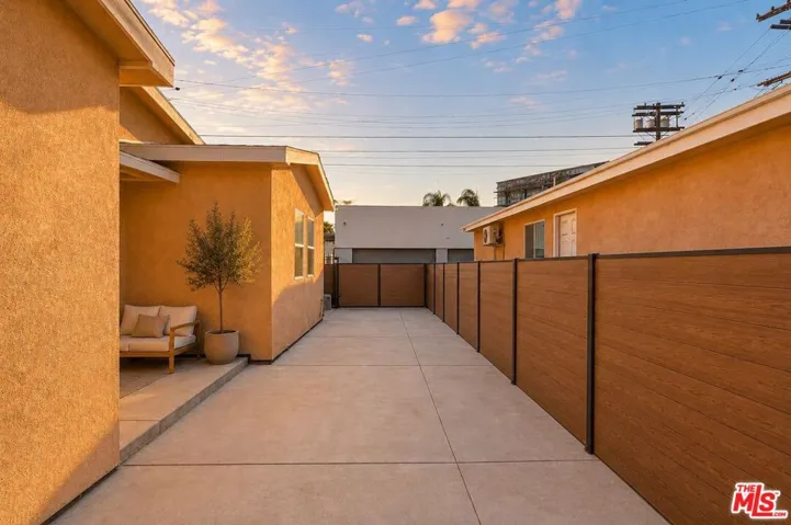 3765 Globe Avenue, Los Angeles, California 90066