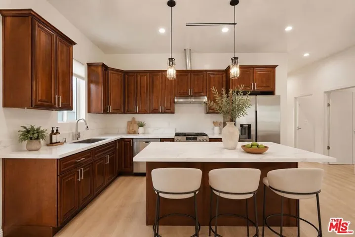 3765 Globe Avenue, Los Angeles, California 90066