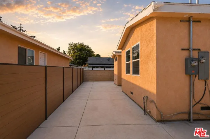 3765 Globe Avenue, Los Angeles, California 90066