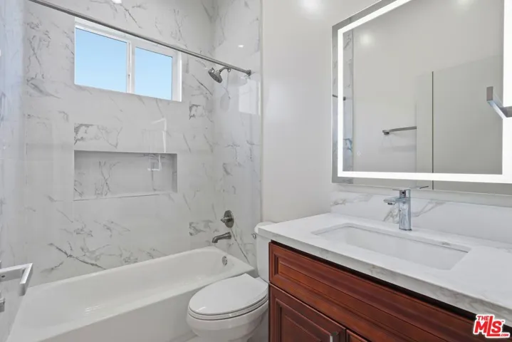 3765 Globe Avenue, Los Angeles, California 90066