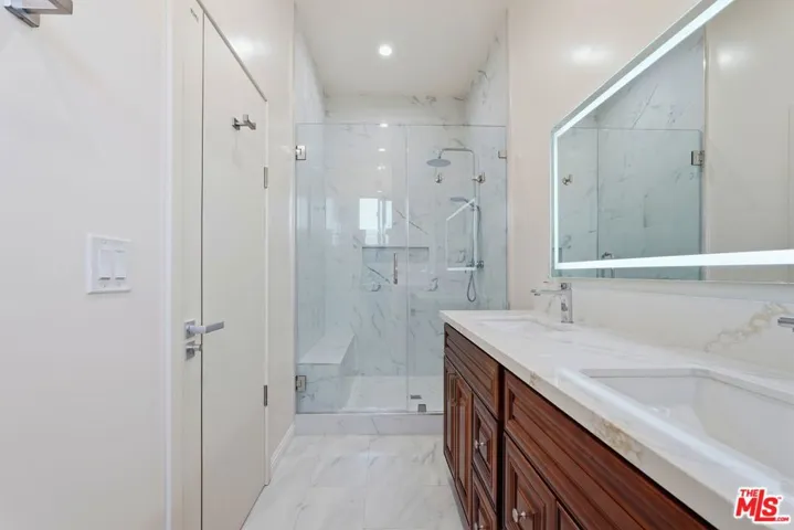 3765 Globe Avenue, Los Angeles, California 90066
