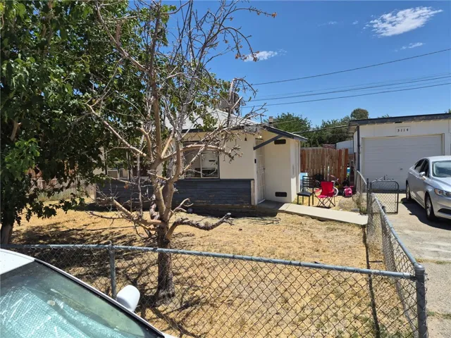 3118 E Avenue H8, Lancaster, California 93535