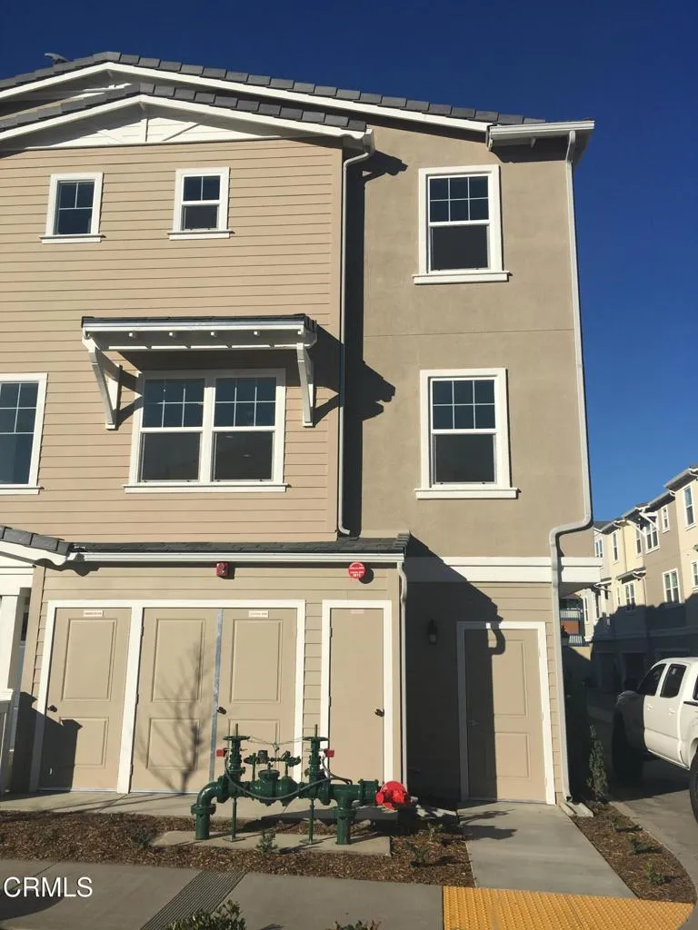 3701 Islander Walk side View