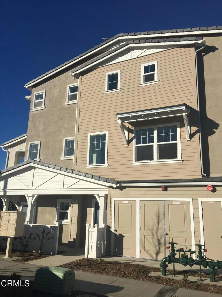 3701 Islander Walk Front View