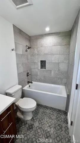 5635 Klump Avenue 1/2, North Hollywood, California 91601