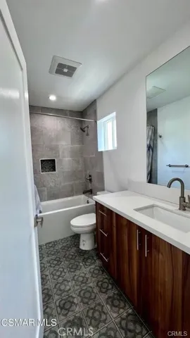 5635 Klump Avenue 1/2, North Hollywood, California 91601