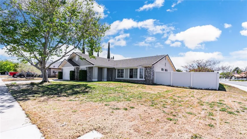 6920 11th, Hesperia, California 92345