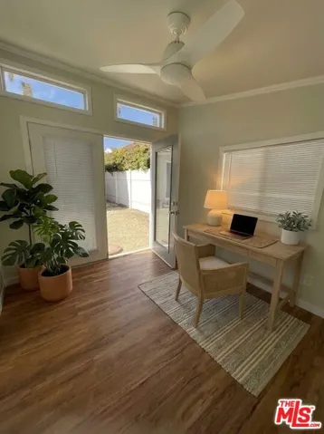 detached office