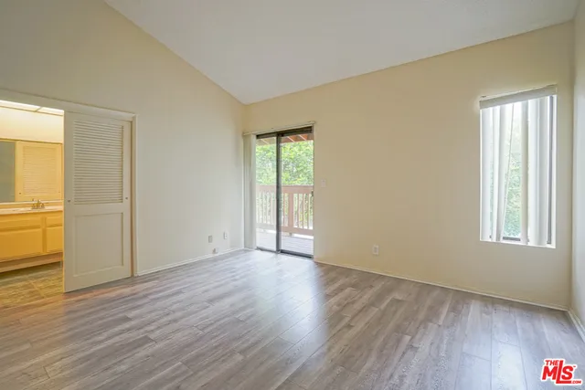 5760 Owensmouth Avenue 14, Woodland Hills, California 91367