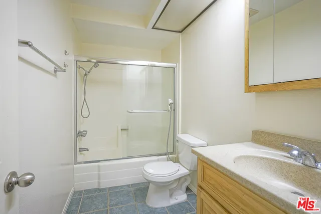5760 Owensmouth Avenue 14, Woodland Hills, California 91367