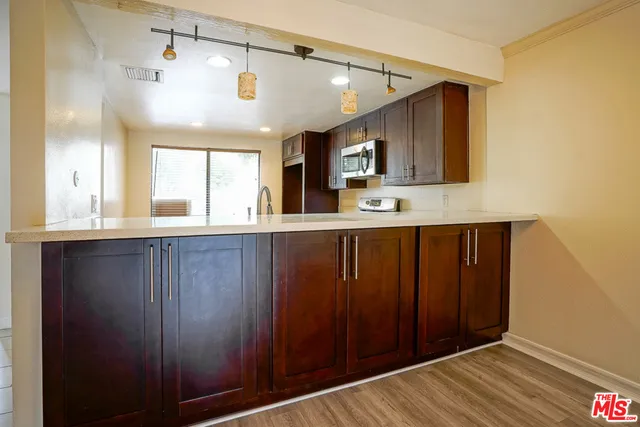 5760 Owensmouth Avenue 14, Woodland Hills, California 91367