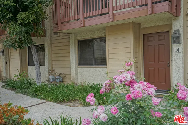 5760 Owensmouth Avenue 14, Woodland Hills, California 91367