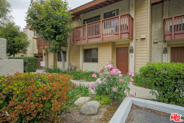 5760 Owensmouth Avenue 14, Woodland Hills, California 91367