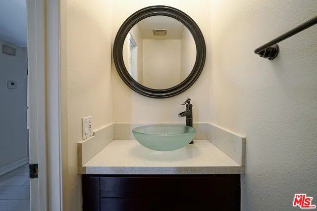 5760 Owensmouth Avenue 14, Woodland Hills, California 91367