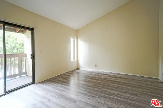 5760 Owensmouth Avenue 14, Woodland Hills, California 91367