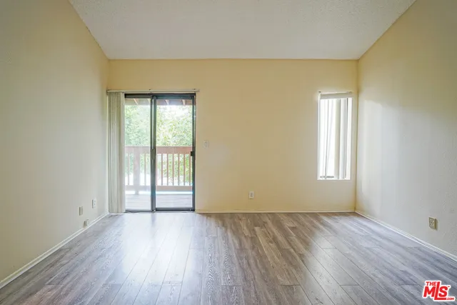 5760 Owensmouth Avenue 14, Woodland Hills, California 91367