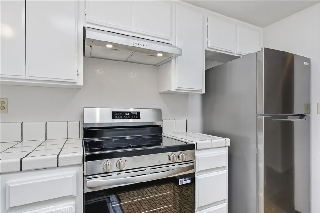 New Stove and Refrigerator