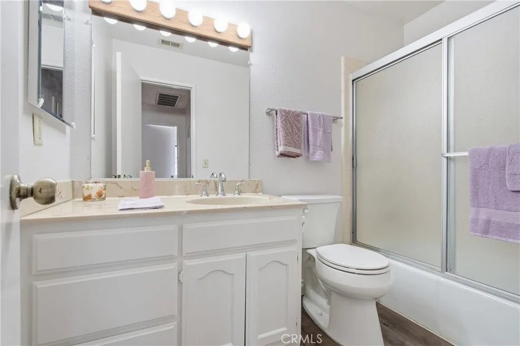 Full Hallway Bathroom