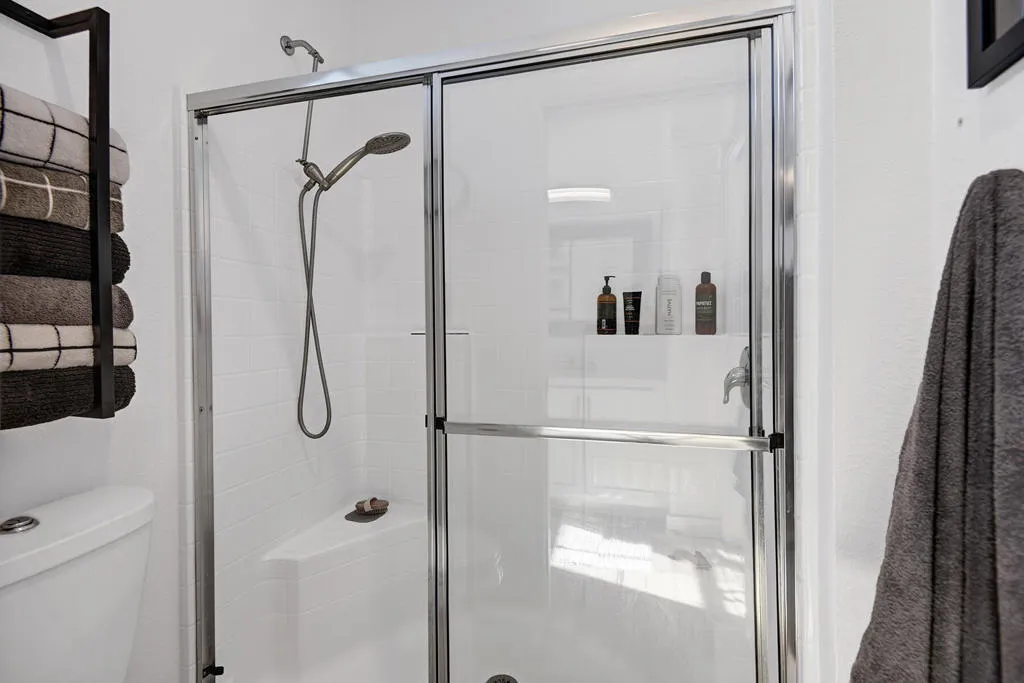SHOWER.jpg mls SHOWER.jpg mls