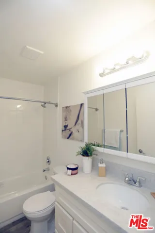 538 S Manhattan Place 304, Los Angeles, California 90020