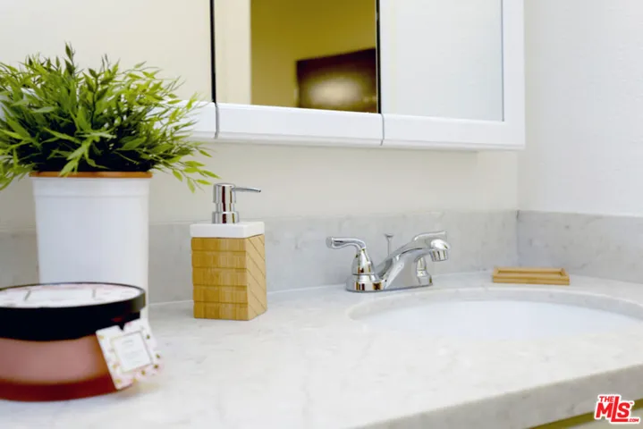 538 S Manhattan Place 304, Los Angeles, California 90020