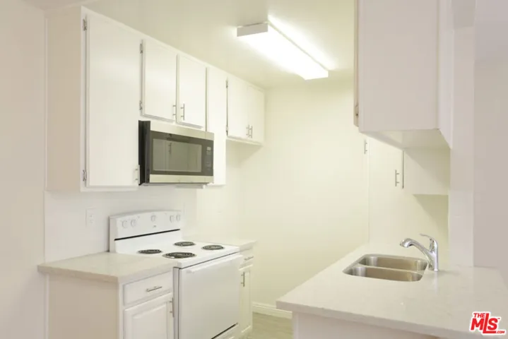 538 S Manhattan Place 304, Los Angeles, California 90020