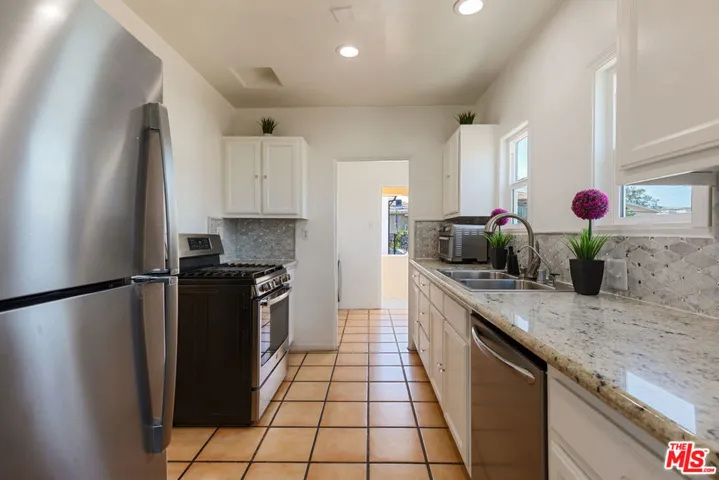 1433 Livonia Avenue, Los Angeles, California 90035