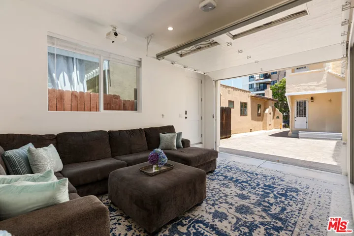 1433 Livonia Avenue, Los Angeles, California 90035