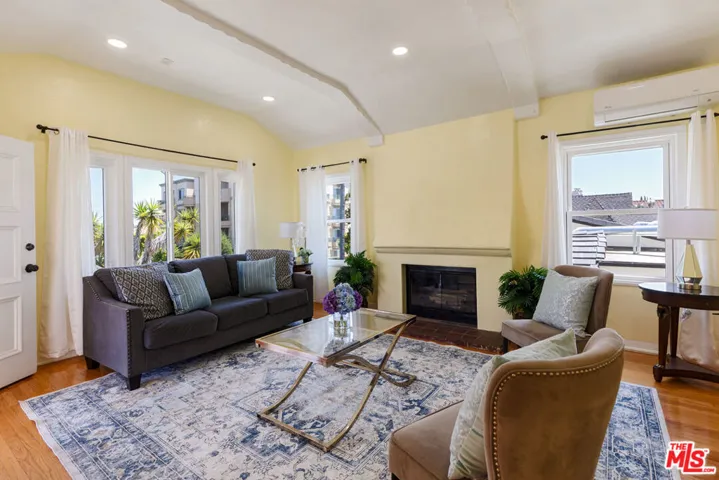 1433 Livonia Avenue, Los Angeles, California 90035