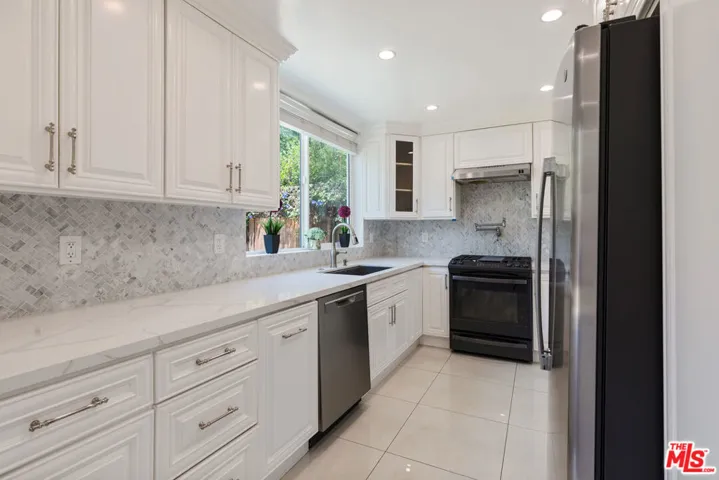 1433 Livonia Avenue, Los Angeles, California 90035