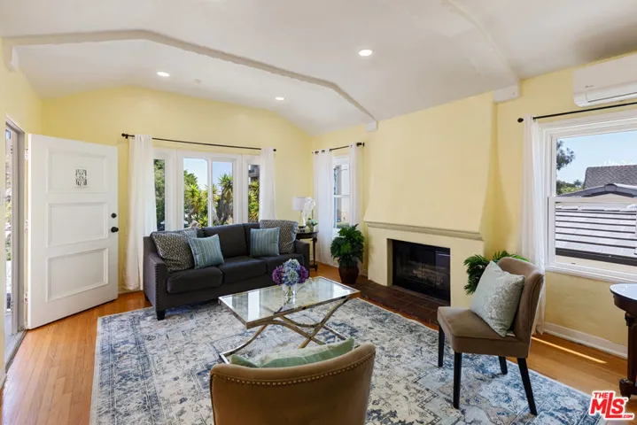 1433 Livonia Avenue, Los Angeles, California 90035